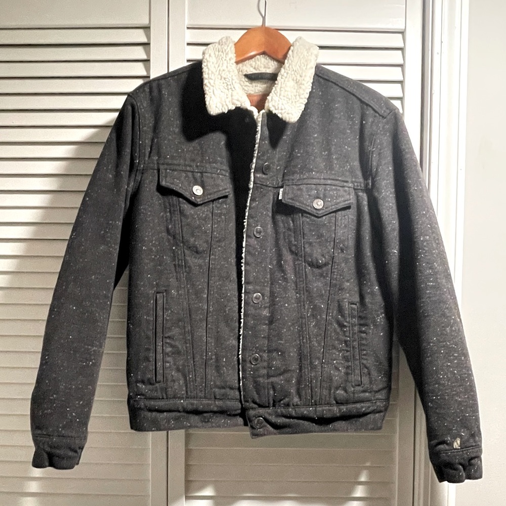 Levi’s Sherpa Trucker Jacket. Size: M